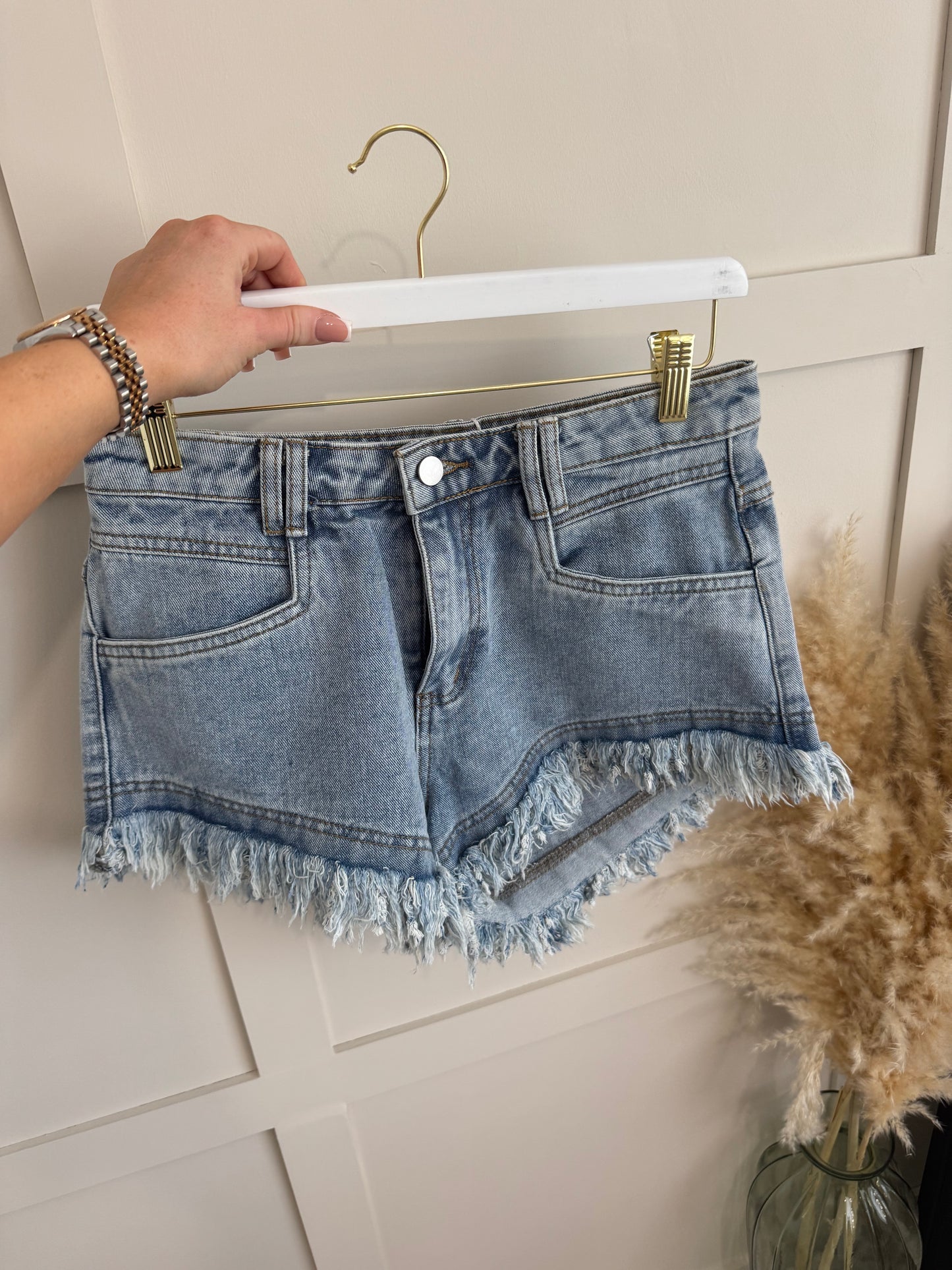 Frayed Hem Denim Shorts (Light Blue)