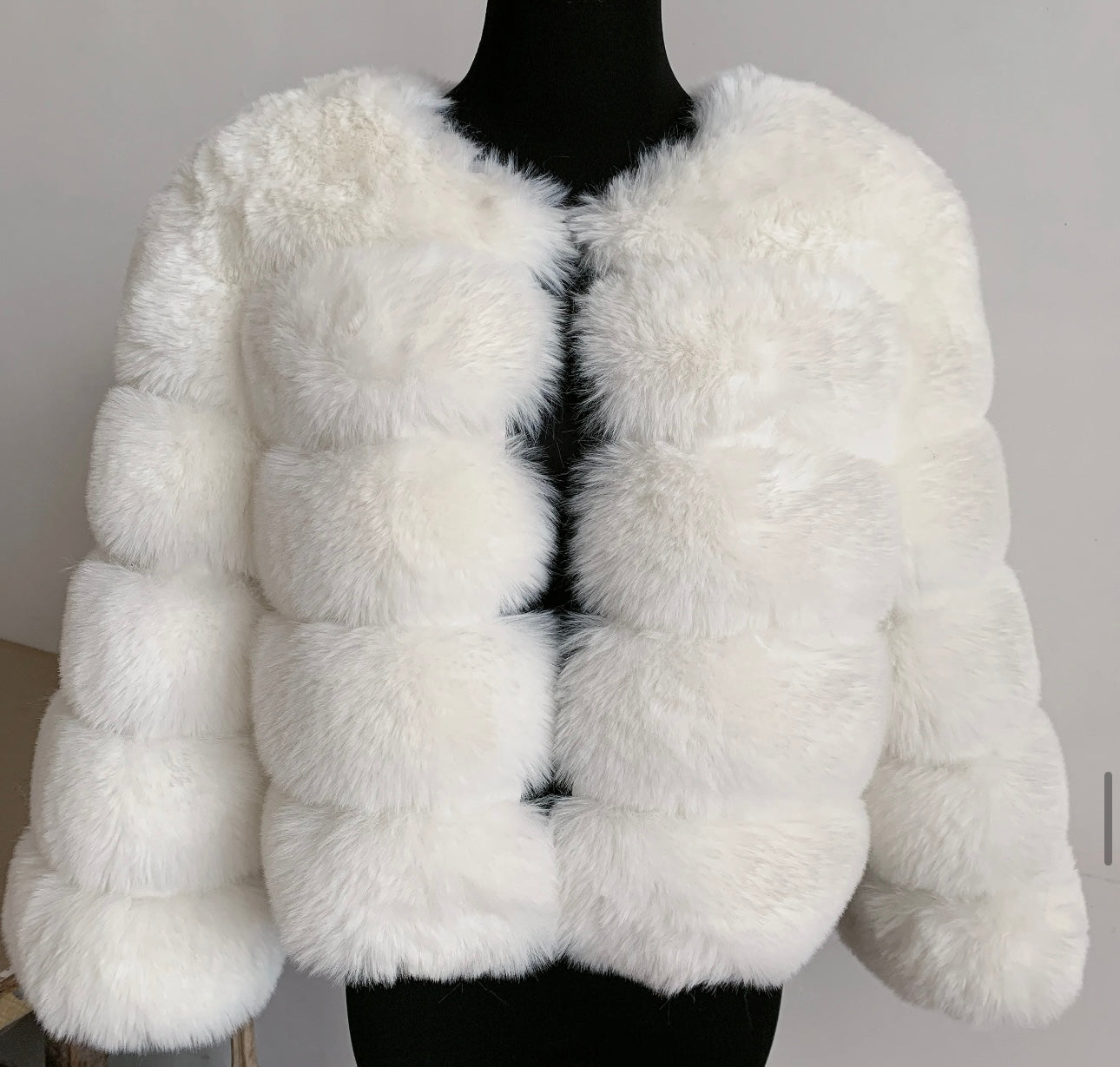 White faux fur coat (PRE ORDER 12 DAY DELIVERY)