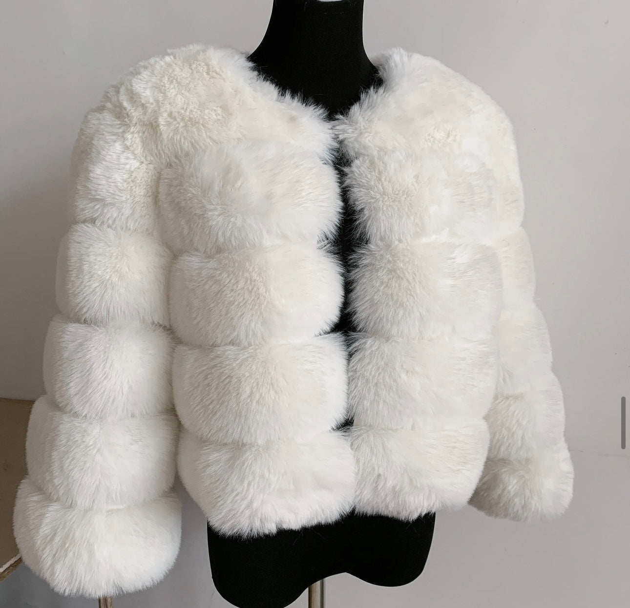 White faux fur coat (PRE ORDER 12 DAY DELIVERY)